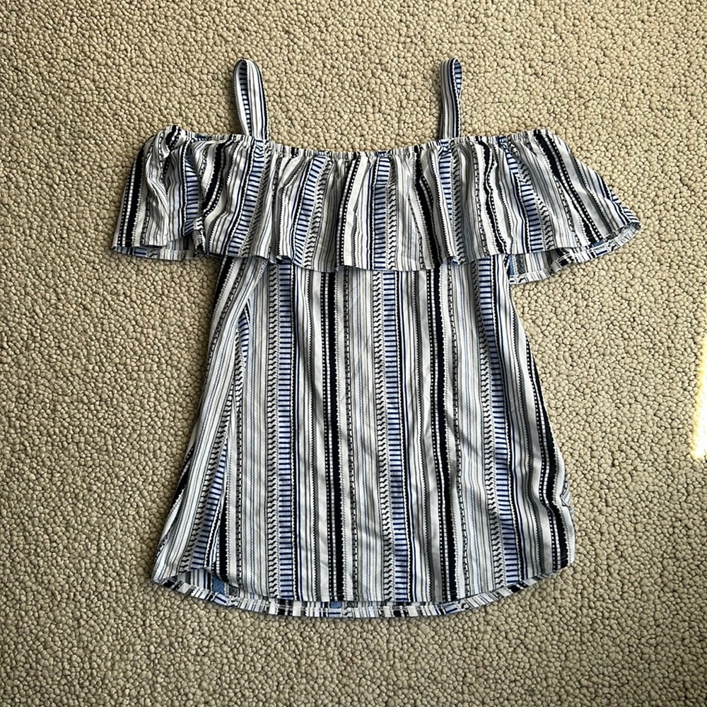Cable & Gauge off shoulder top